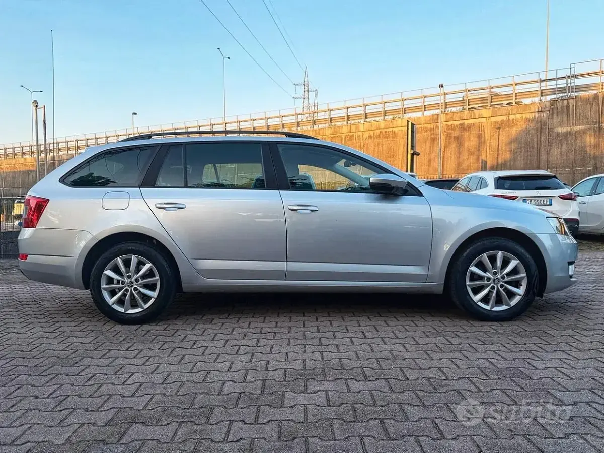 Usata Skoda Octavia Executive 110 CV (80 kW) 2016 Grigio Station wagon