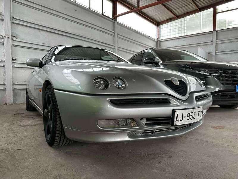 Begagnad Alfa Romeo Spider Lusso 150 HK (110 kW) 1995 Silver Cab