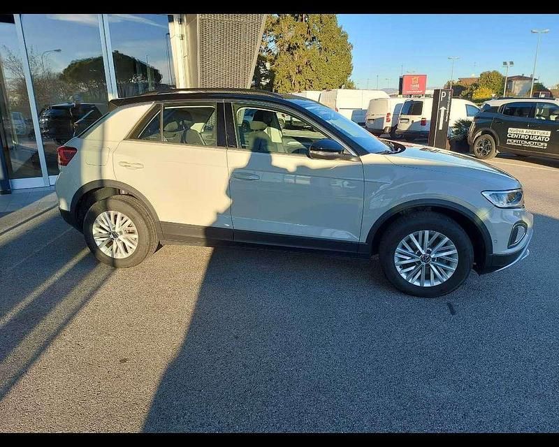Usata VW T-Roc Life 110 CV (80 kW) 2024 Beige SUV