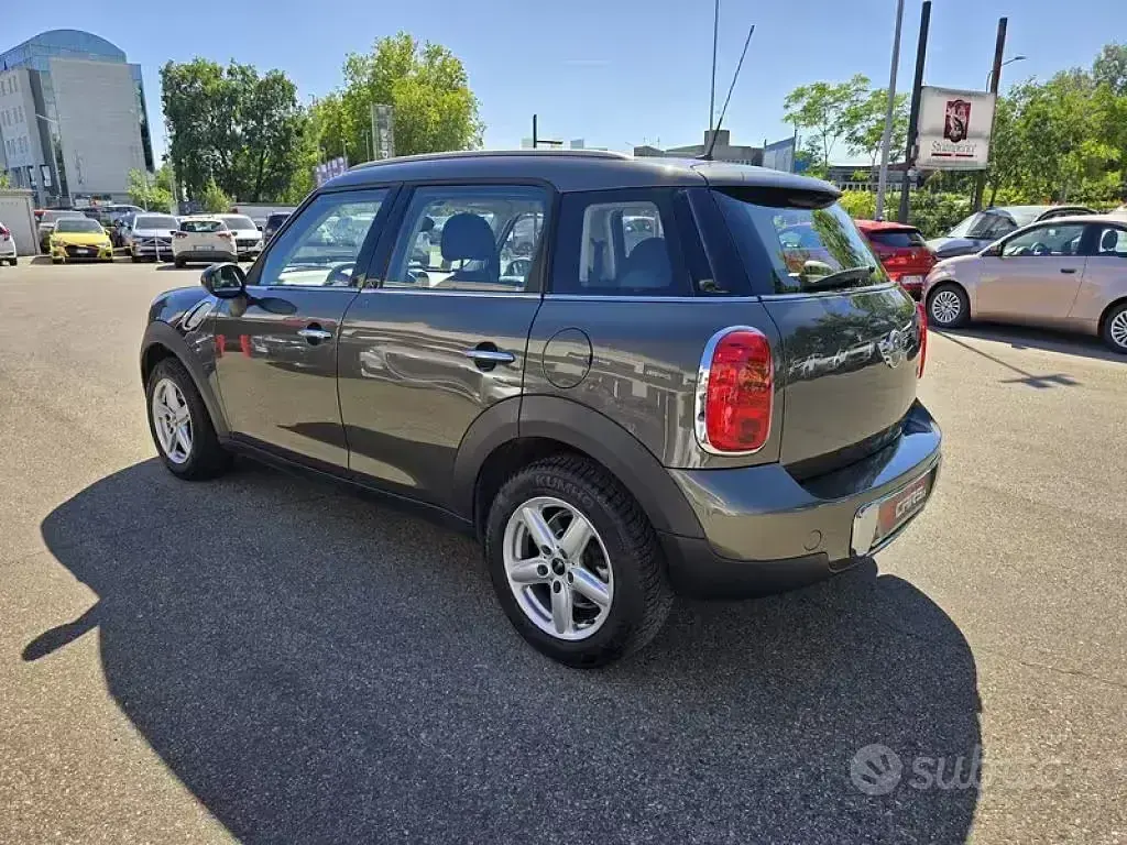 Usata Mini One Countryman 98 CV (72 kW) 2011 Marrone SUV
