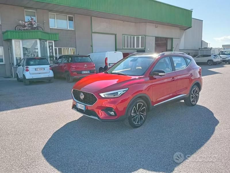Usata MG ZS Luxury 106 CV (77 kW) 2023 Rosso SUV