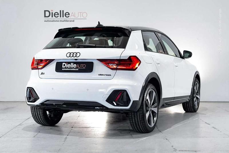 Nuova Audi A1 Ambiente 116 CV (85 kW) 2026 Bianco ghiacciaio / tetto nero SUV