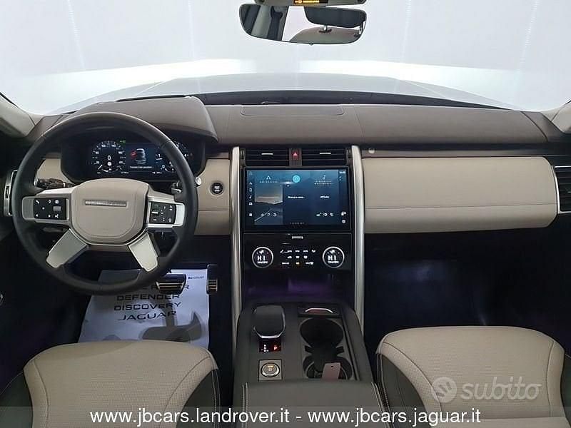 Usata Land Rover Discovery 5 351 CV (258 kW) 2024 Grigio scuro SUV