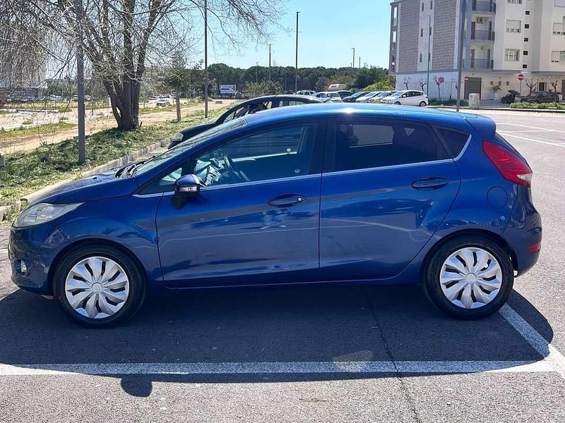 Usata Ford Fiesta Titanium 68 CV (50 kW) 2009 Blu/azzurro Utilitaria