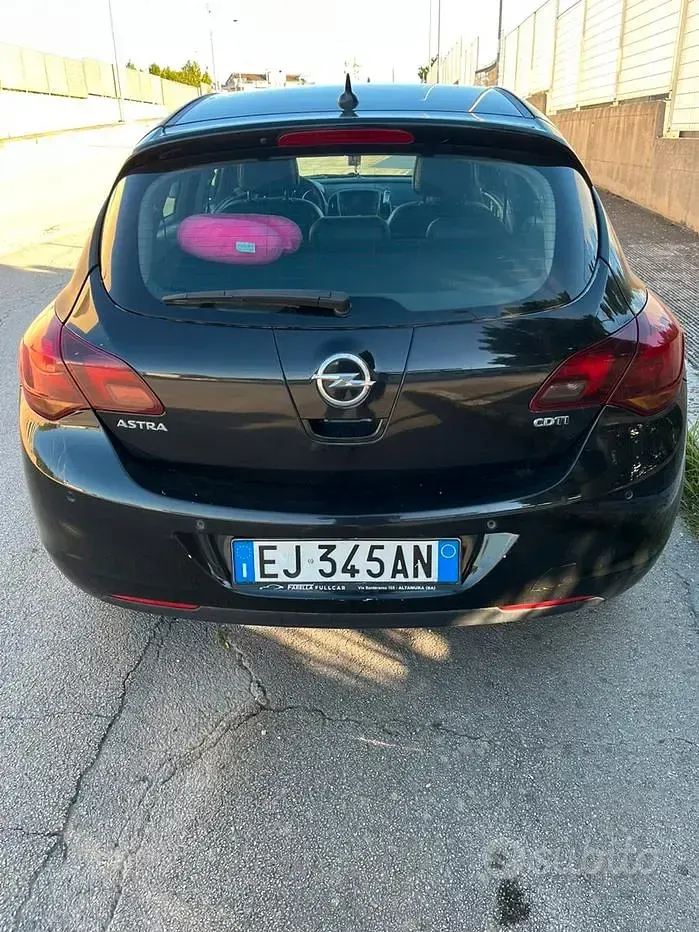 Usata Opel Astra Sport 135 CV (99 kW) 2011 Nero Berlina