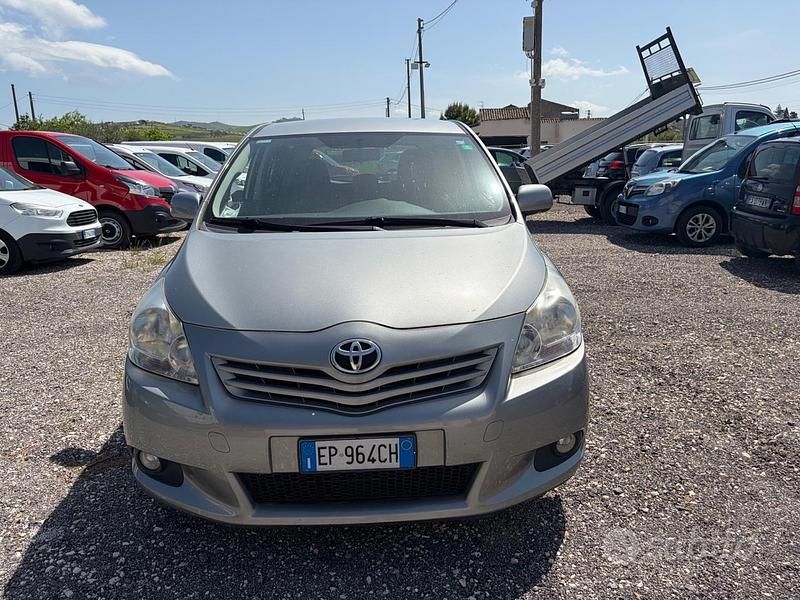 Usata Toyota Verso Active 126 CV (92 kW) 2013 Grigio Monovolume