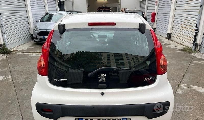 Usata Peugeot 107 68 CV (50 kW) 2010 Bianco Utilitaria
