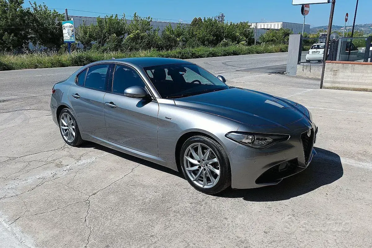 Usata Alfa Romeo Giulia Sprint 160 CV (117 kW) 2021 Berlina
