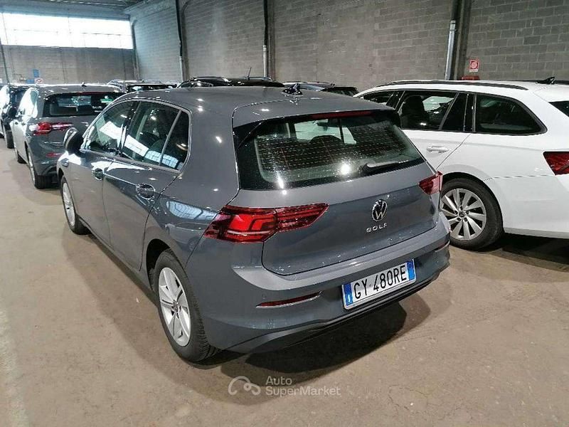 Usata VW Golf VIII Life 116 CV (85 kW) 2025 Grigio Berlina