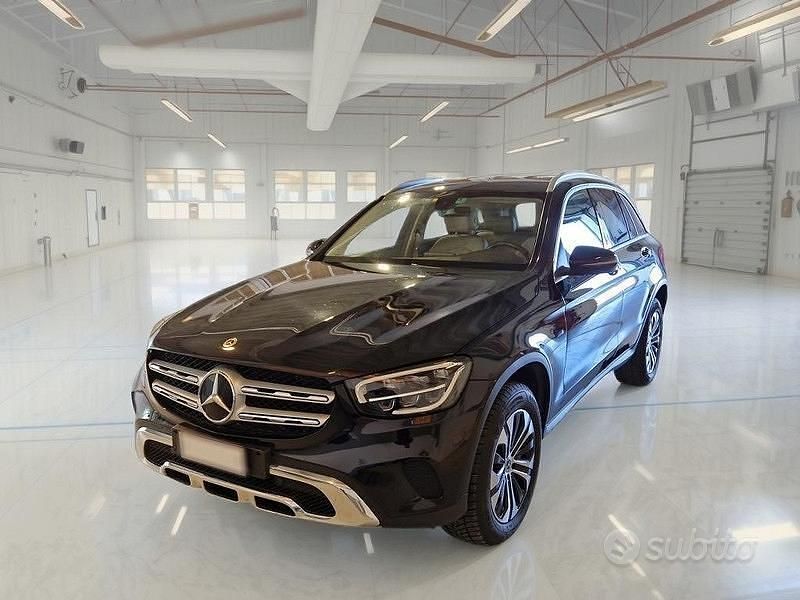 Nero Usata 2020 Mercedes GLC300e Business Tre volumi | 31.000 € (Super prezzo) - Immagine 1/4