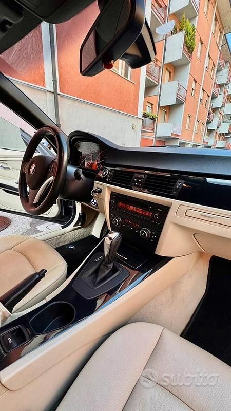 Usata BMW 325 Cabriolet 218 CV (160 kW) 2010 Nero Cabrio