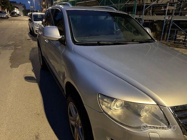 Grigio Usata 2010 VW Touareg SUV | 4000 € (Super prezzo) - Immagine 1/4