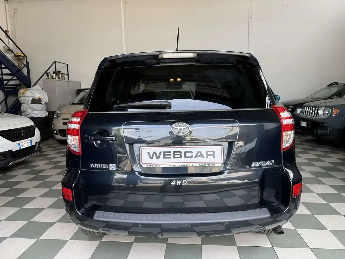 Usata Toyota RAV4 Luxury 158 CV (116 kW) 2011 Grigio SUV