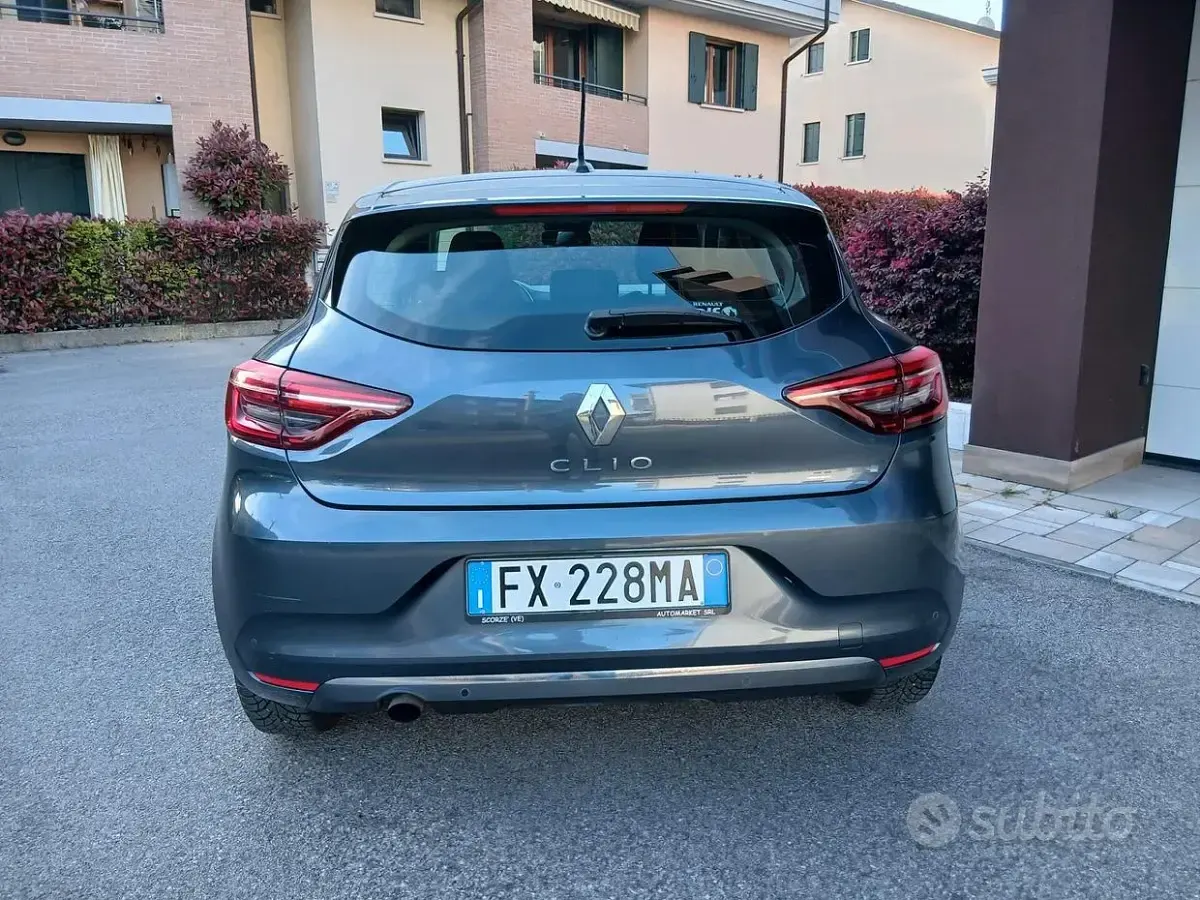 Second-hand Renault Clio IV Zen 101 CP (74 kW) 2019 Gri Berlinǎ