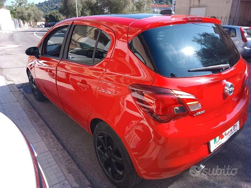 Usata Opel Corsa 69 CV (50 kW) 2017 Rosso Berlina