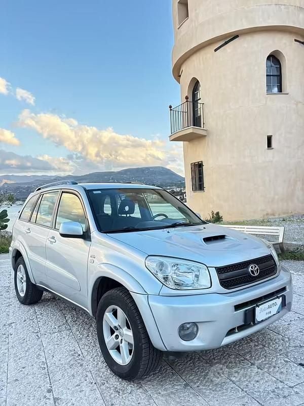 Usata Toyota RAV4 116 CV (85 kW) 2003 Grigio SUV
