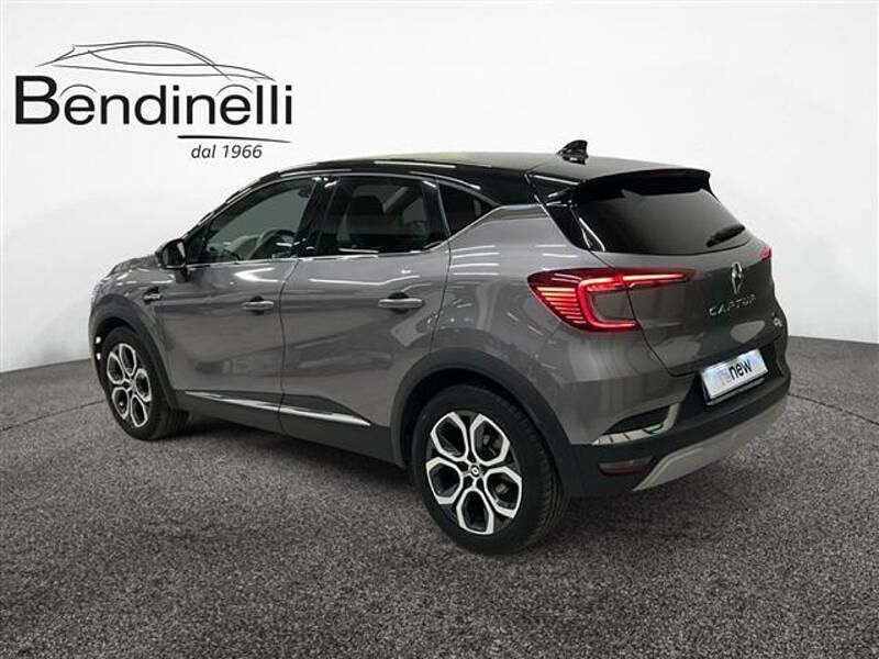 Usata Renault Captur Techno 145 CV (106 kW) 2022 Grigio scuro SUV
