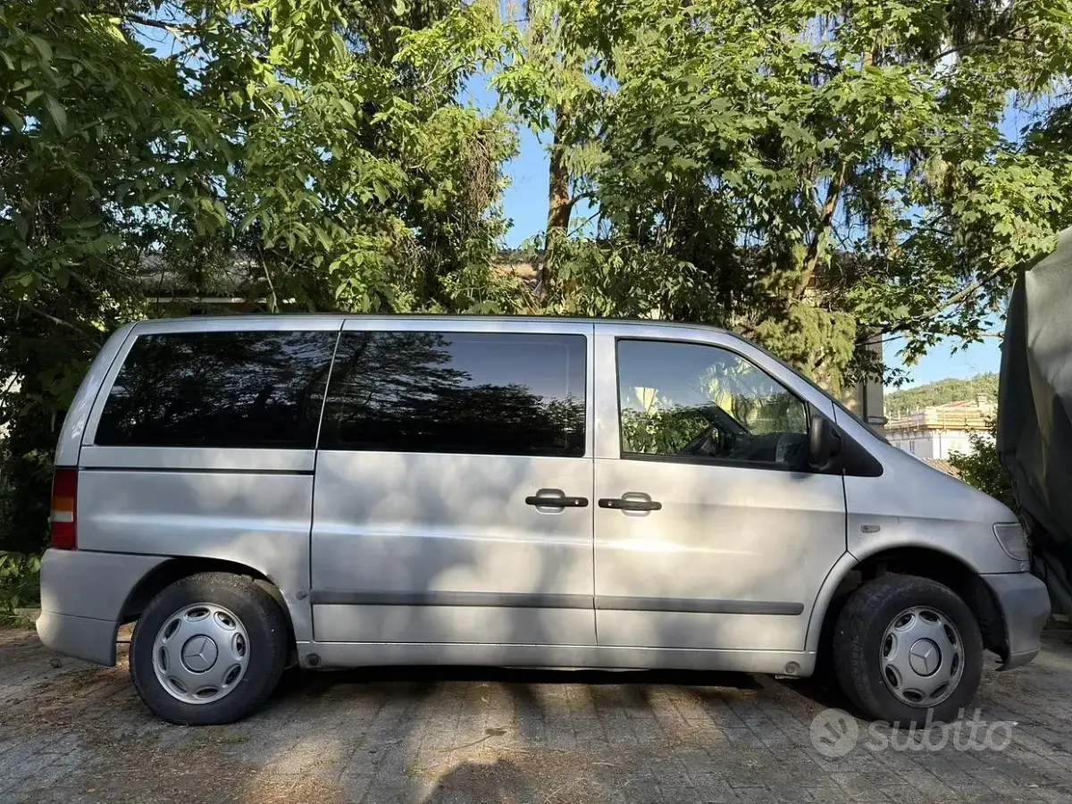 Usata Mercedes Vito 122 CV (89 kW) 2003 Grigio Furgone