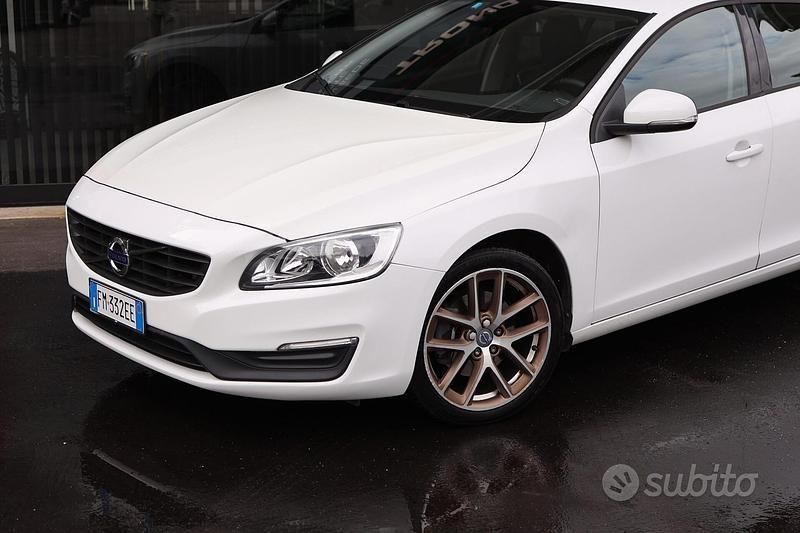 Usata Volvo V60 Business Edition 120 CV (88 kW) 2016 Bianco Station wagon