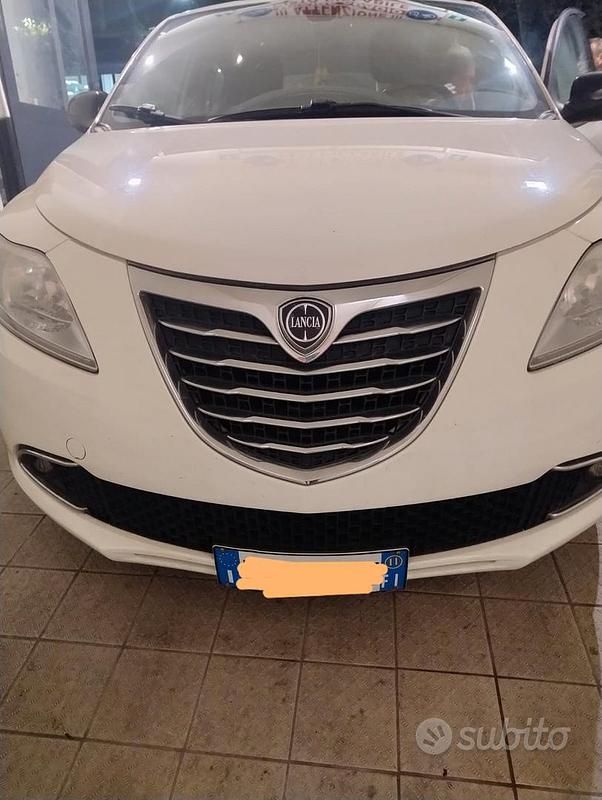Usata Lancia Ypsilon Gold 69 CV (50 kW) 2011 Bianco Utilitaria