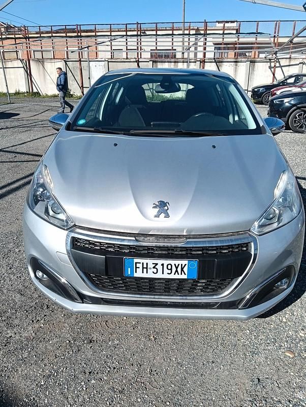 Usata Peugeot 208 Allure 81 CV (59 kW) 2017 Argento Utilitaria
