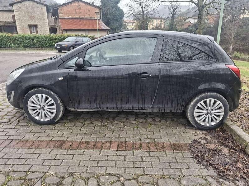 Usata Opel Corsa Club 65 CV (47 kW) 2013 Nero Utilitaria