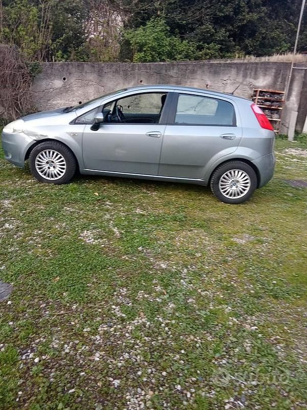 Usata Fiat Grande Punto 58 CV (42 kW) 2006 Grigio Utilitaria