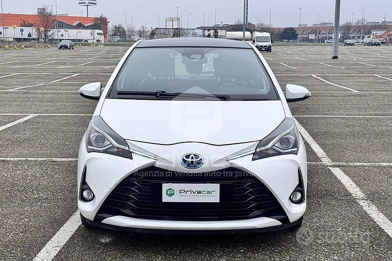 Usata Toyota Yaris Hybrid Trend 73 CV (53 kW) 2019 Bianco Utilitaria