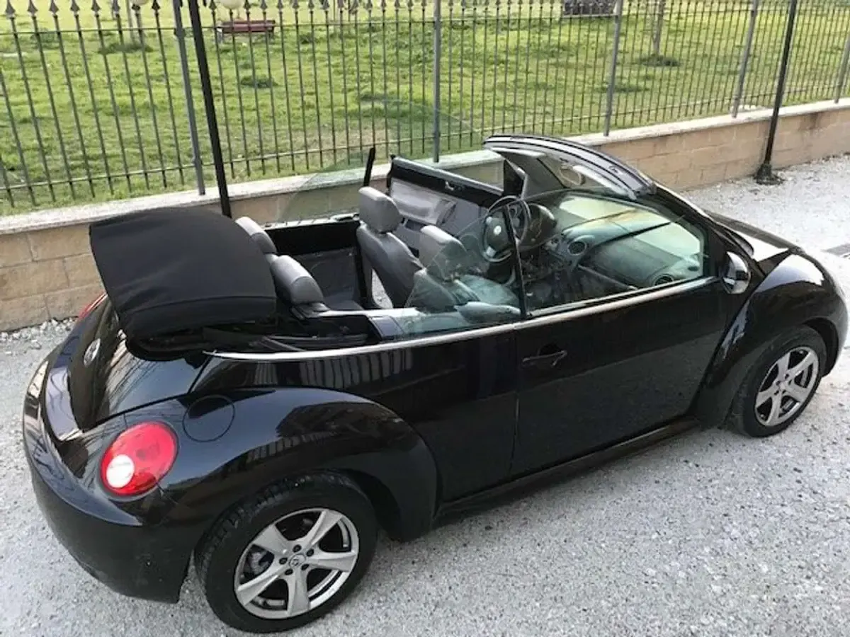 Usata VW New Beetle 105 CV (77 kW) 2006 Nero Utilitaria