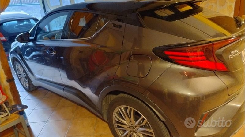 Usata 2020 Toyota C-HR Lounge SUV | 22.800 € (Cara) - Immagine 1/4