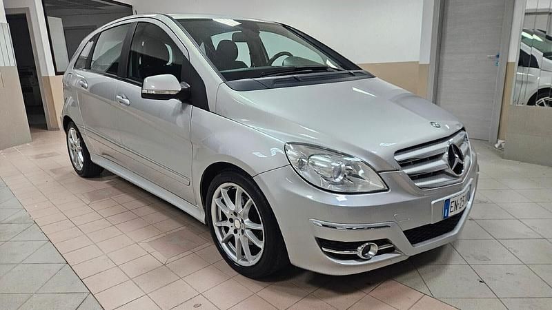 Usata Mercedes B180 Premium 109 CV (80 kW) 2011 Argento Monovolume