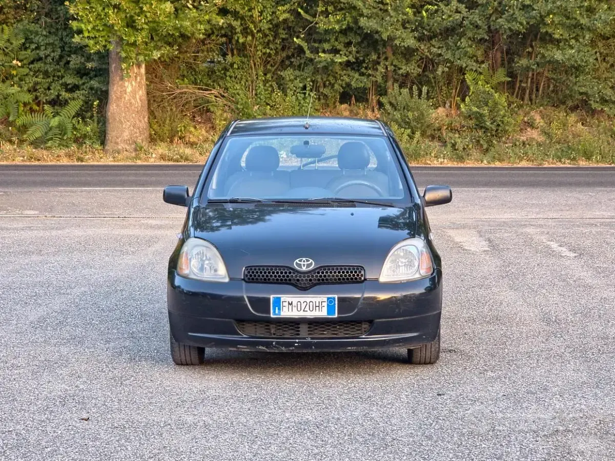 Usata Toyota Yaris Sol 65 CV (47 kW) 2004 Nero Berlina