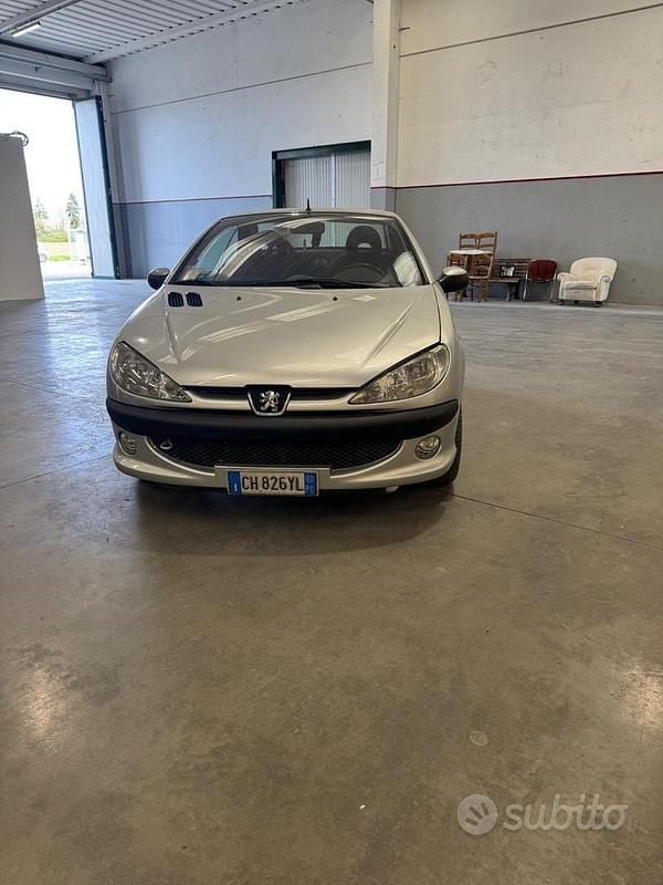 Usata Peugeot 206 CC 108 CV (79 kW) 2003 Grigio Cabrio