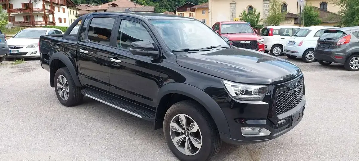Usata EVO Cross 4 136 CV (100 kW) 2025 Nero Pick-up