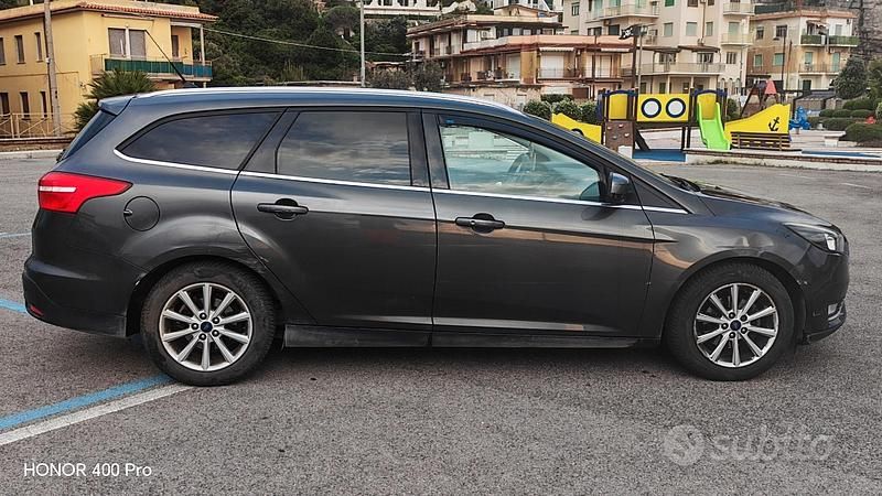 Usata Ford Focus 120 CV (88 kW) 2017 Grigio Station wagon