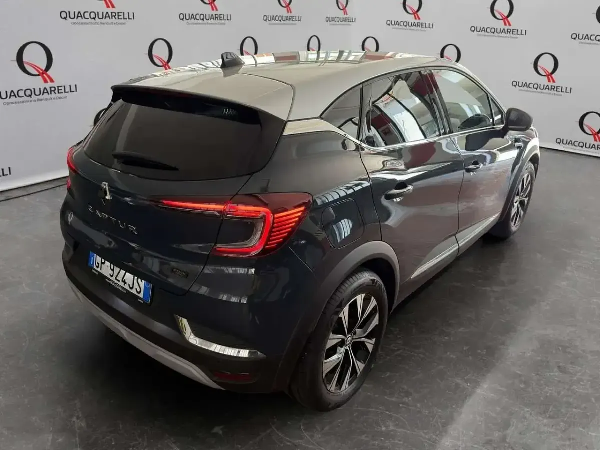 Usata Renault Captur Techno 143 CV (105 kW) 2023 Grigio SUV