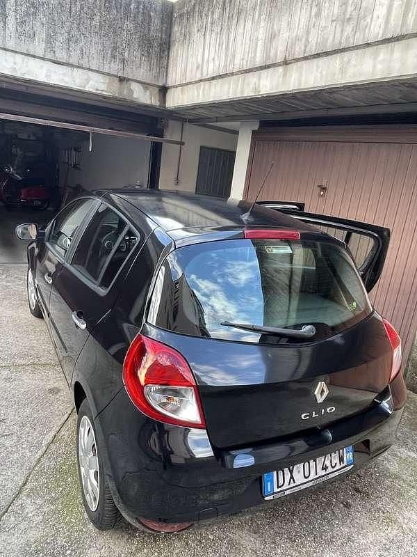 Usata Renault Clio III Dynamique 75 CV (55 kW) 2009 Nero Berlina