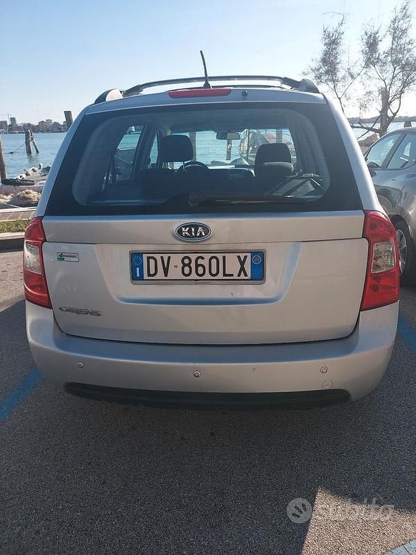 Usata Kia Carens 105 CV (77 kW) 2009 Grigio Monovolume