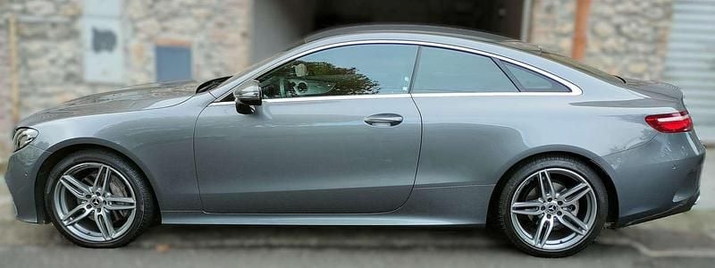 Usata Mercedes E220 AMG line 194 CV (142 kW) 2018 Grigio Coupé