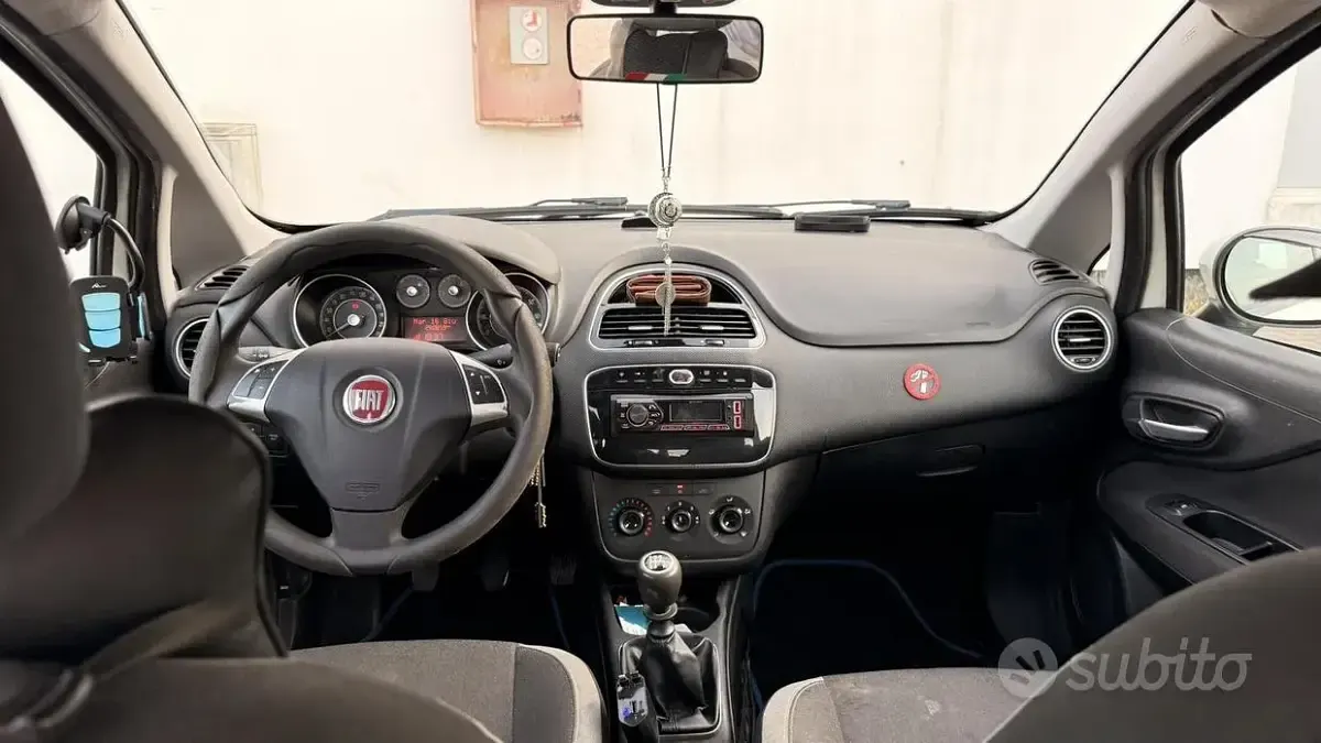 Usata Fiat Grande Punto 77 CV (56 kW) 2012 Bianco Utilitaria