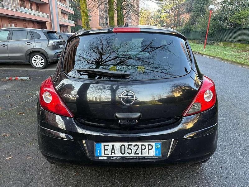 Usata Opel Corsa Club 65 CV (47 kW) 2011 Nero Berlina