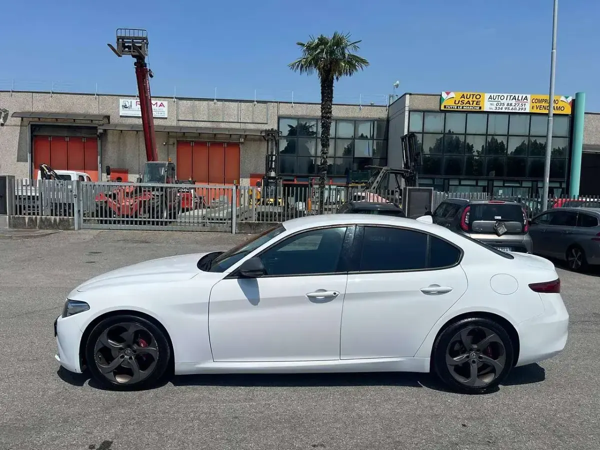 Usata Alfa Romeo Giulia 179 CV (131 kW) 2017 Bianco Berlina