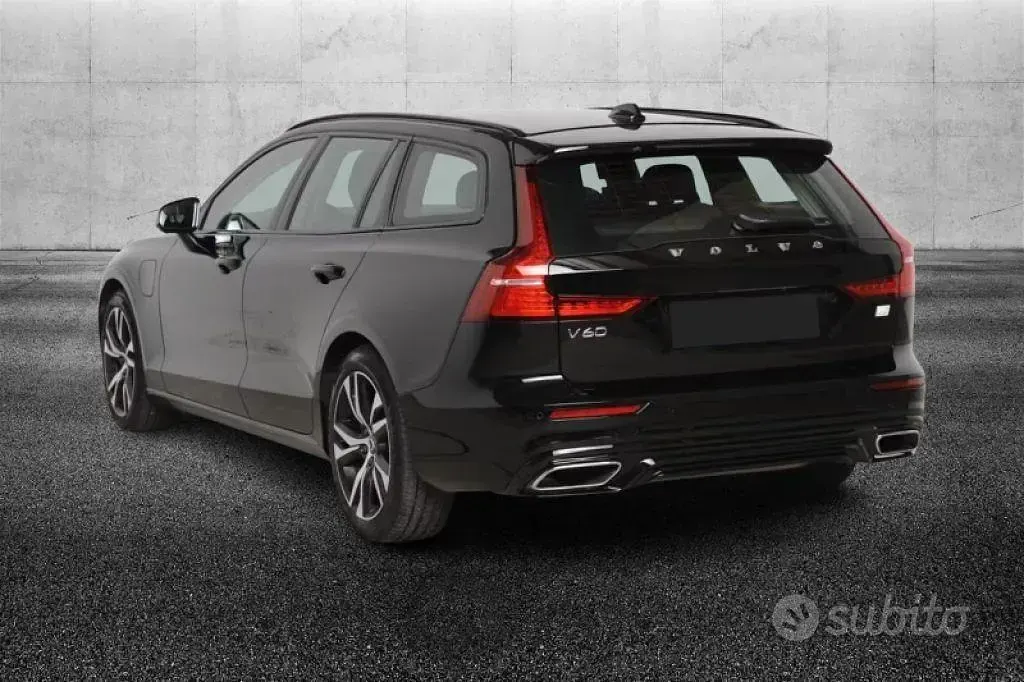Usata Volvo V60 R-Design 303 CV (222 kW) 2021 Nero Station wagon