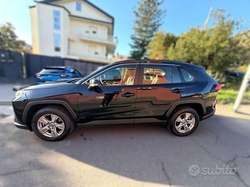 Usata Toyota RAV4 Hybrid Business Edition 222 CV (163 kW) 2022 Nero SUV
