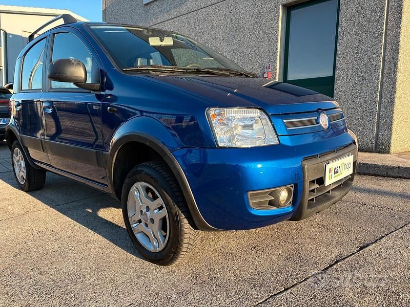 Usata Fiat Panda 4x4 69 CV (50 kW) 2010 Blu Utilitaria