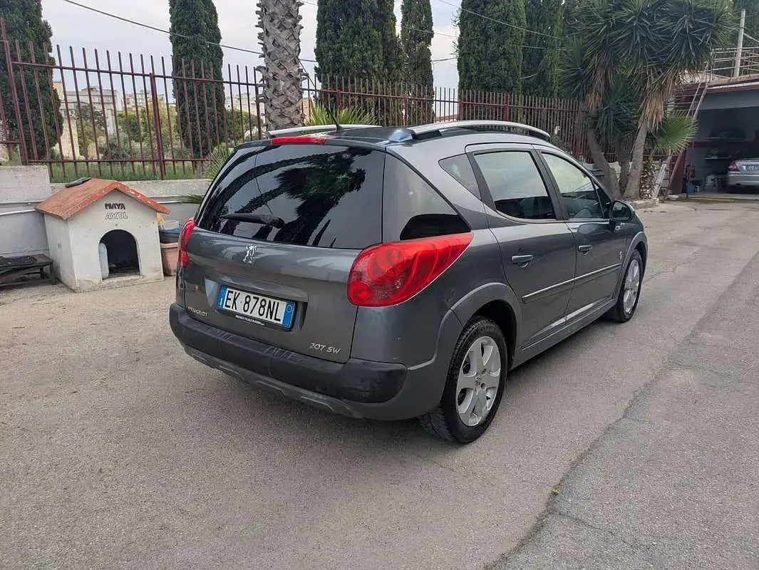 Usata Peugeot 207 Outdoor Outdoor 111 CV (81 kW) 2011 Grigio Station wagon