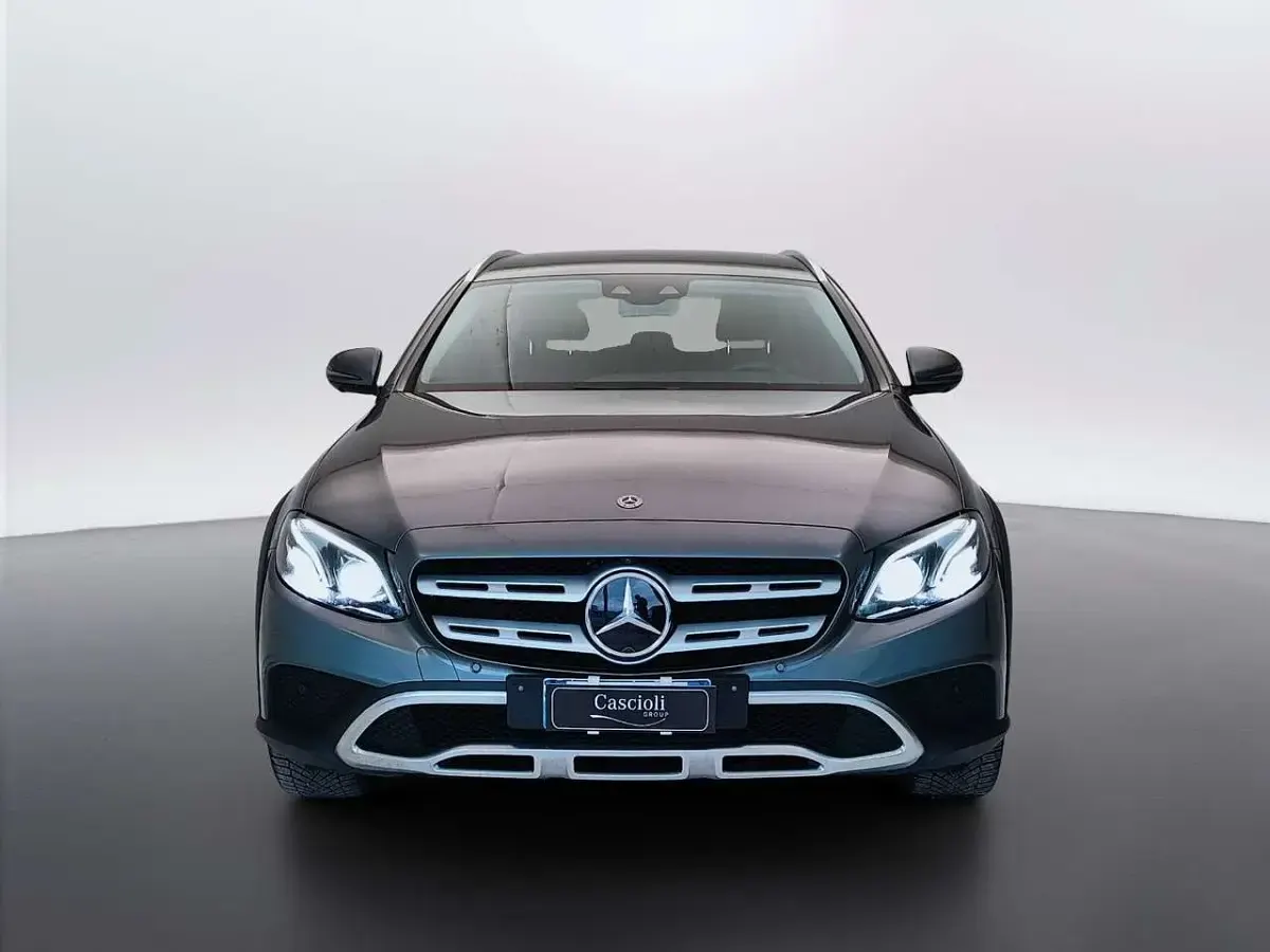 Usata Mercedes E220 Premium 194 CV (142 kW) 2019 Grigio Station wagon