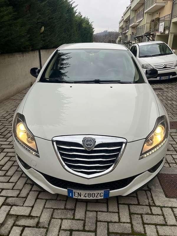 Usata Lancia Delta Silver 120 CV (88 kW) 2012 Bianco Utilitaria