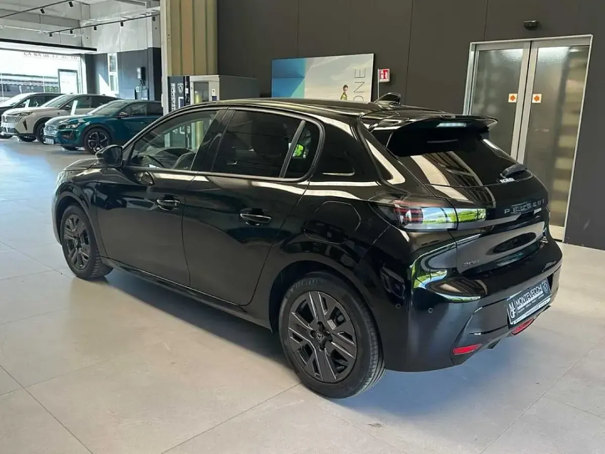 Usata Peugeot 208 Allure 110 CV (80 kW) 2025 Nero Utilitaria