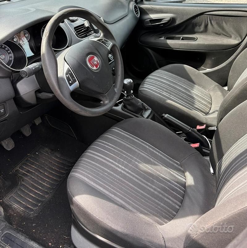 Usata Fiat Punto 75 CV (55 kW) 2011 Grigio Utilitaria